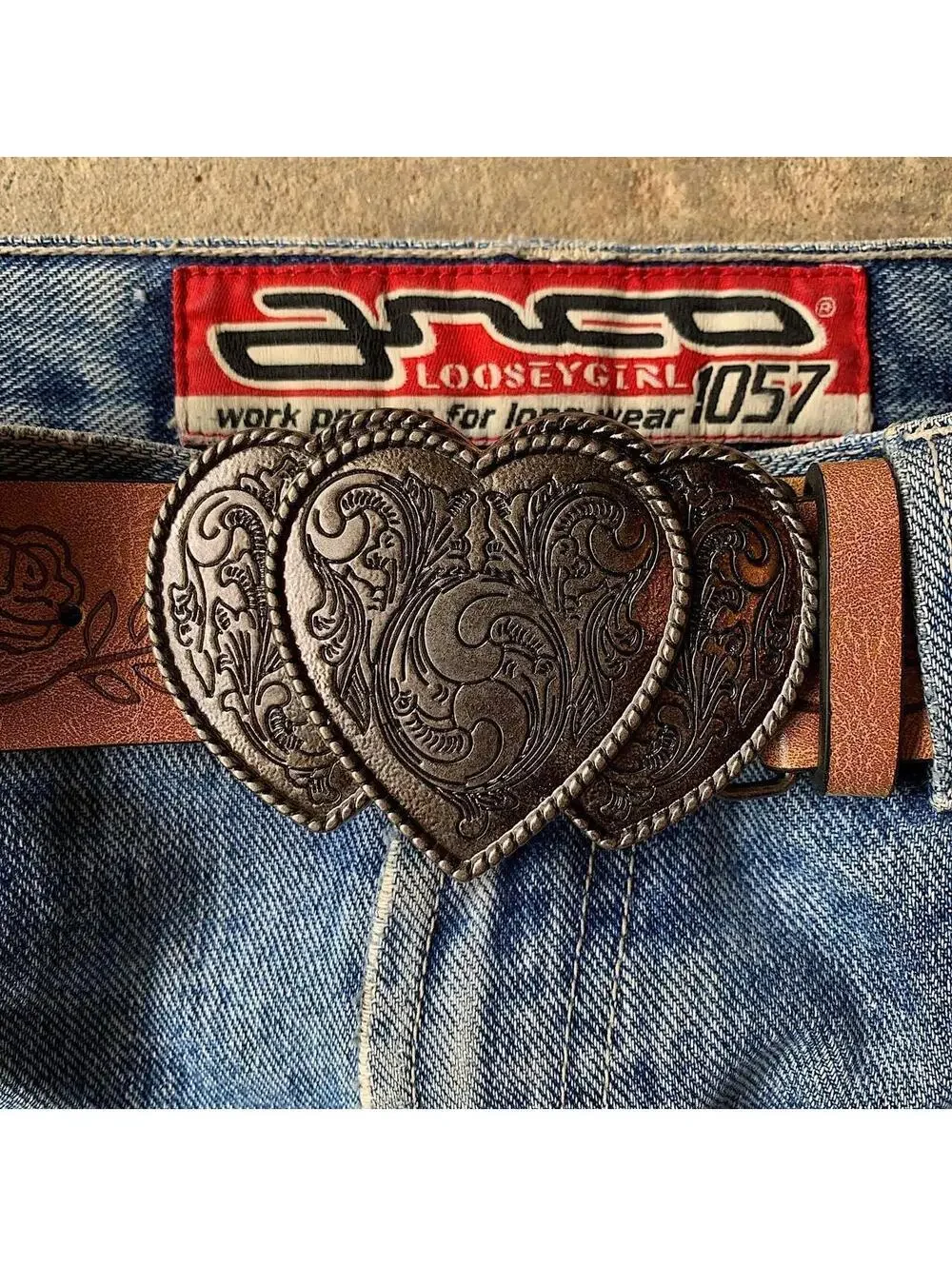 American Western Floral Brown vintage style Heart Belt Buckle black belt. 42 inc